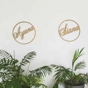 Cercle en bois personnalisé avec un prénom