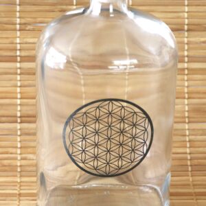 Bouteille en verre gravée fleur de vie